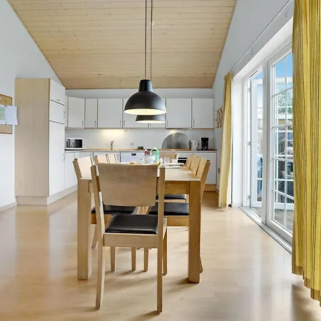 Vakantiehuis Beautiful In With Kitchen Gråsten